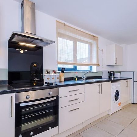 Cozy 1 Bedroom Apartment, Prime Location , Free Parking Manchester Dış mekan fotoğraf