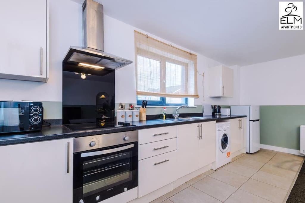 Cozy 1 Bedroom Apartment, Prime Location , Free Parking Manchester Dış mekan fotoğraf