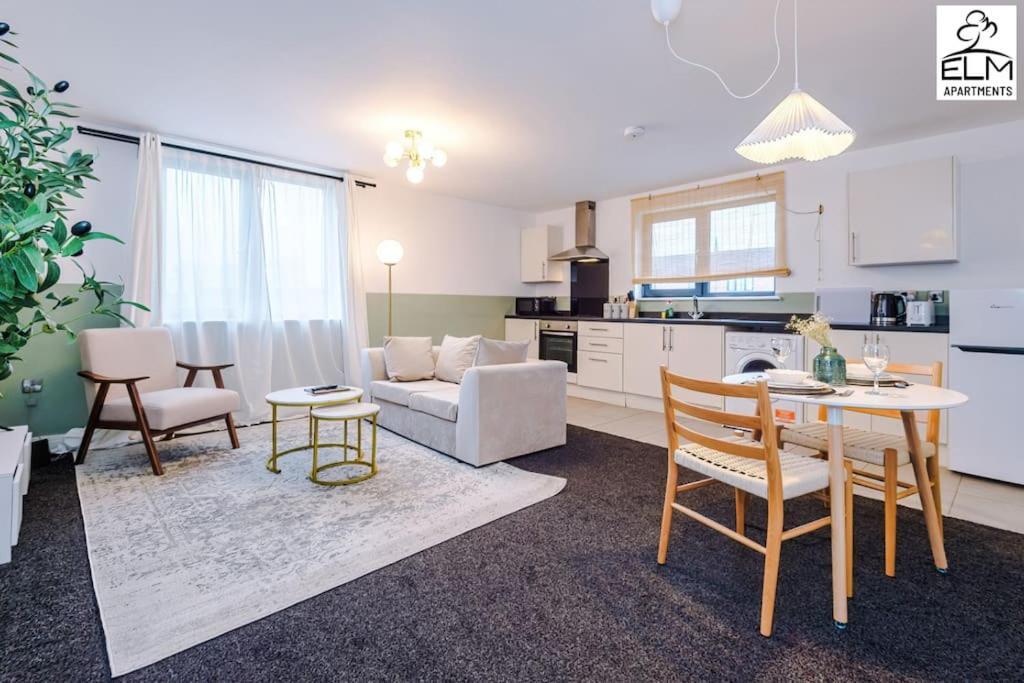 Cozy 1 Bedroom Apartment, Prime Location , Free Parking Manchester Dış mekan fotoğraf